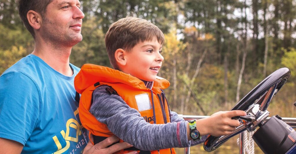 Vater und Sohn am Steuer eines Febo1180