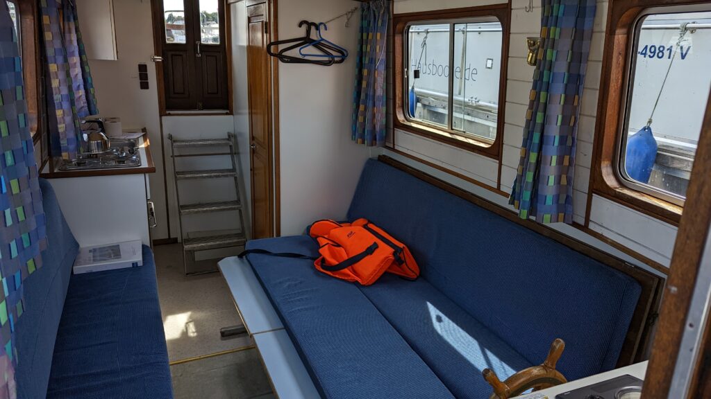 Salon im Boot Budget-Boote Welle